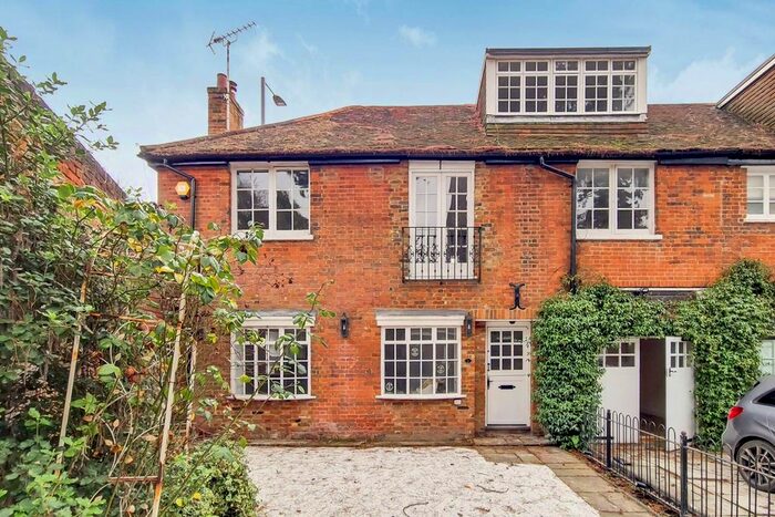 3 Bedroom Semi-Detached House To Rent In Stanmore Hill, Harrow, Stanmore, HA7