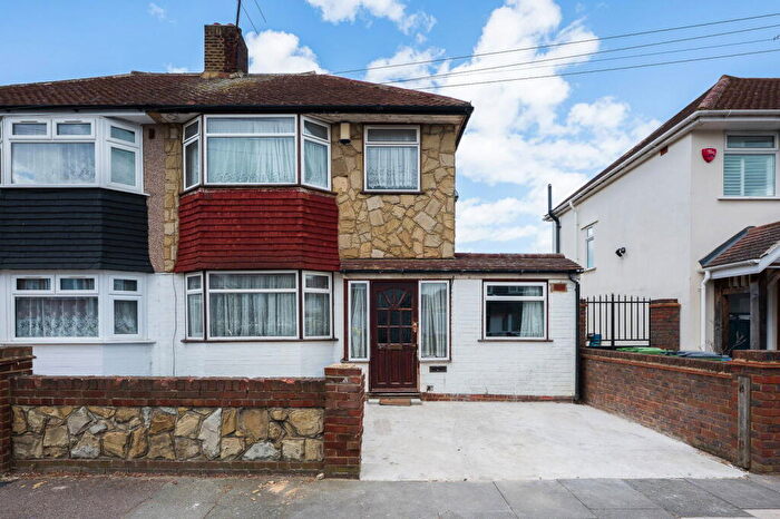 4 Bedroom Semi-Detached House For Sale In Bracondale Road, Abbey Wood, SE2
