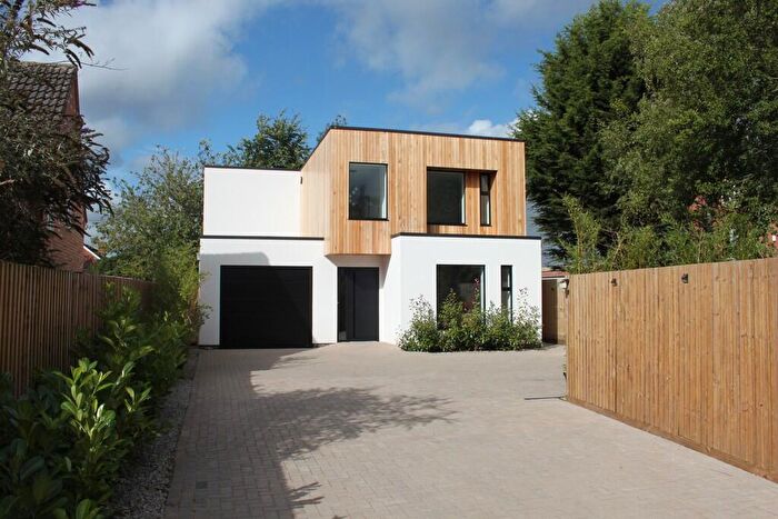 4 Bedroom Detached House For Sale In Station Road, Mickleover, DE3