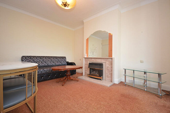3 Bedroom Bungalow To Rent In Kensington Drive, Woodford Green, IG8
