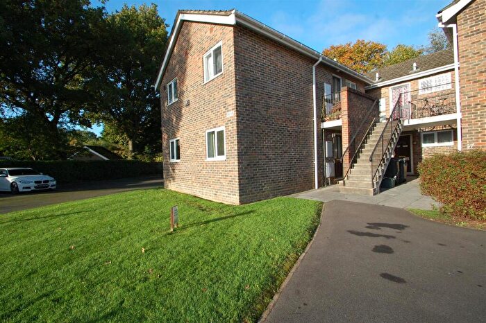 2 Bedroom Flat To Rent In Upper Heyshott, Petersfield., GU31
