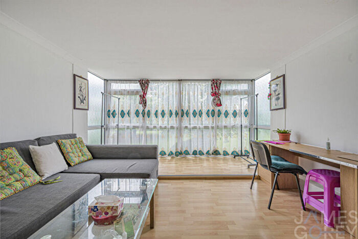 3 Bedroom Flat For Sale In Master Gunner Place, London, SE18