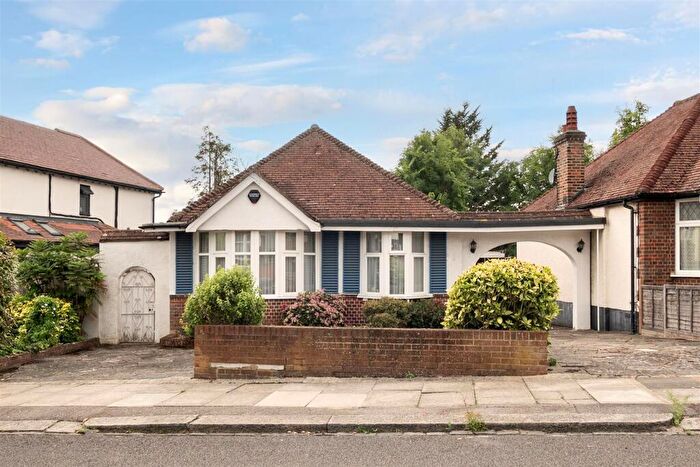 2 Bedroom Detached House For Sale In Stoneyfields Gardens, Edgware, HA8