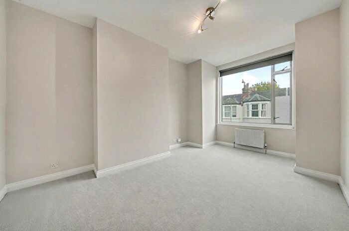 3 Bedroom Flat For Sale In Leslie Road, East Finchley, London, N2