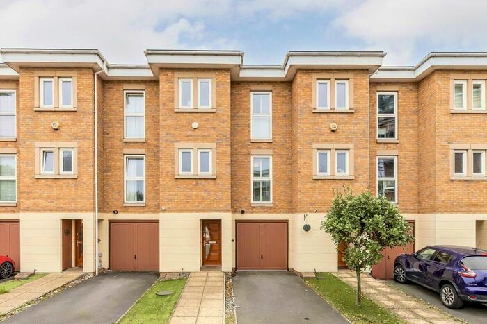 4 Bedroom Property To Rent In Greenview Drive, London, SW20