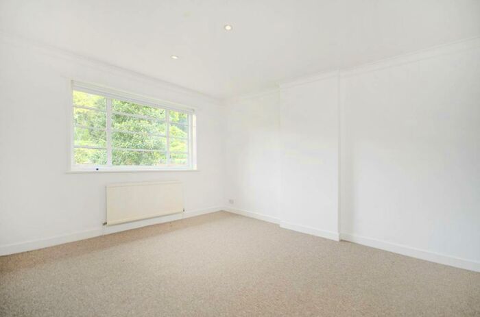 4 Bedroom Flat To Rent In Lyttelton Road, Hampstead Garden Suburb, London, N2