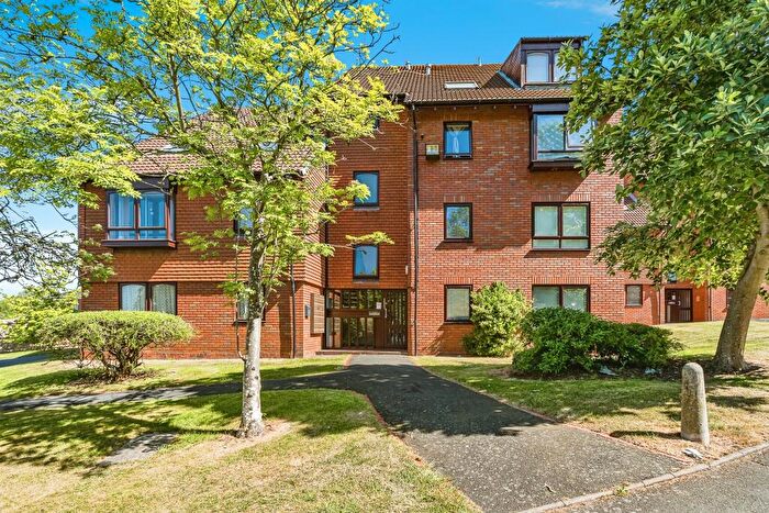 2 Bedroom Flat For Sale In Moncrieffe Close, Dudley, DY2