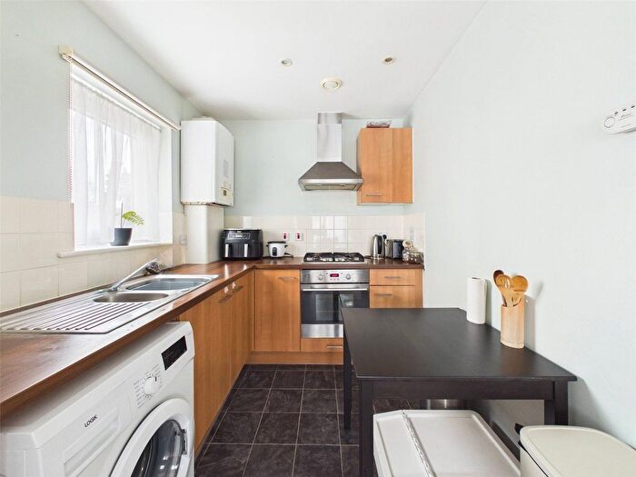 1 Bedroom Flat To Rent In Southcott Road, Teddington, TW11