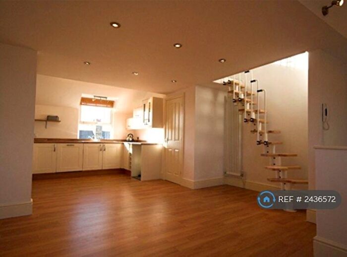 2 Bedroom Flat To Rent In Corona Road, Cambridge, CB4