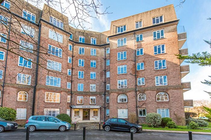 2 Bedroom Flat For Sale In Furze Hill, Hove, BN3