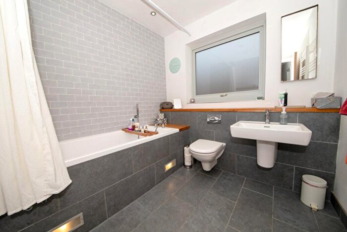 5 Bedroom Detached House For Sale In Collaroy Road, Cold Ash, Thatcham, RG18