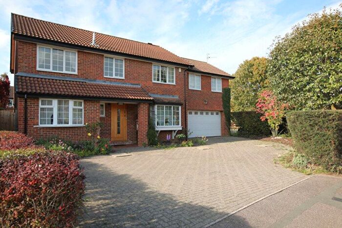 5 Bedroom Detached House For Sale In Dulwich Close, Newport Pagnell, Buckinghamshire, MK16