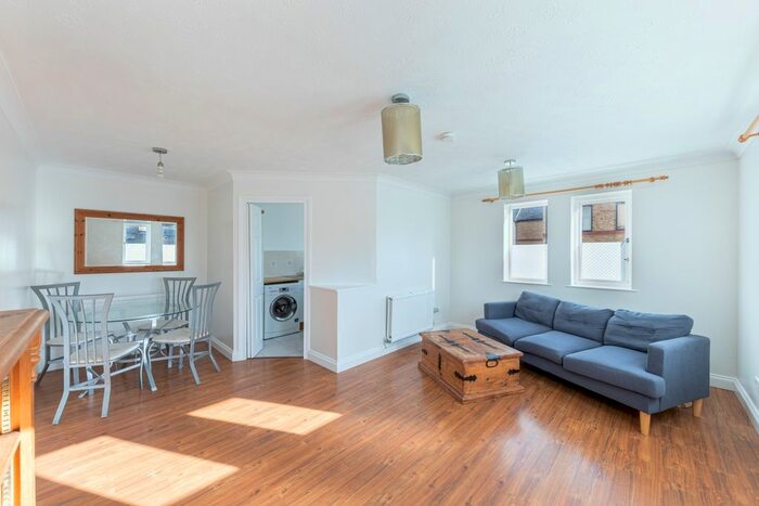 2 Bedroom End Of Terrace House To Rent In Vaughan Way, London, E1W