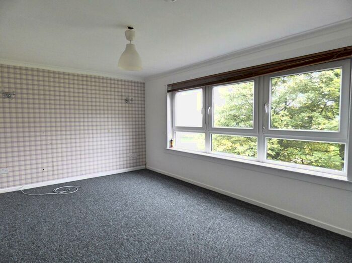 3 Bedroom Flat To Rent In Flat, Larkfield Road, Gourock, PA19