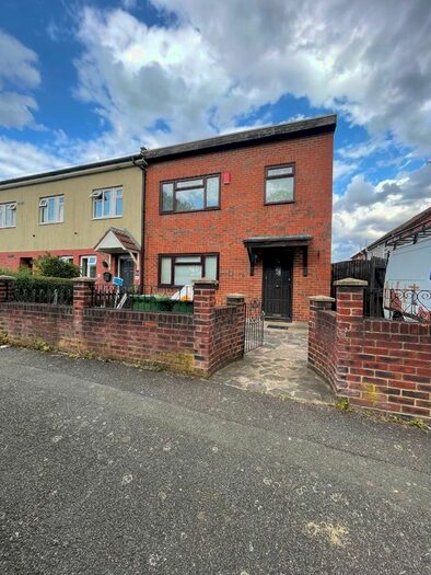 2 Bedroom Terraced House To Rent In Larkshall Road, London, E4