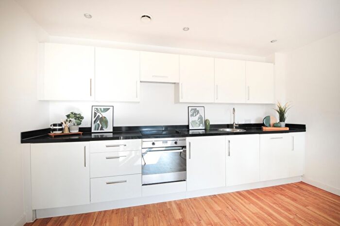 2 Bedroom Flat For Sale In Elmira Way, Salford, M5