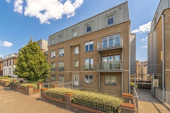 1 Bedroom Flat For Sale In Seven Sisters Road, London, N4