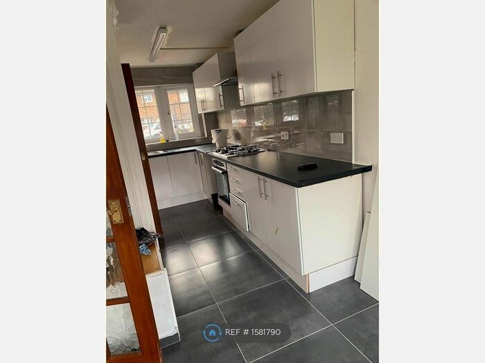 3 Bedroom Terraced House To Rent In Hertfordshire, Hertfordshire, EN7