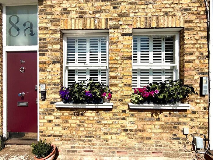 2 Bedroom Apartment For Sale In North Cross Road, East Dulwich, London, SE22