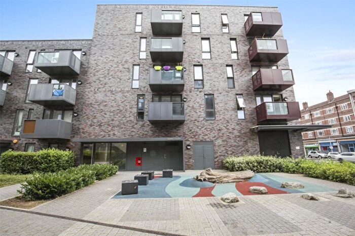 1 Bedroom Flat To Rent In Hierro Court, Bermuda Way, London, E1
