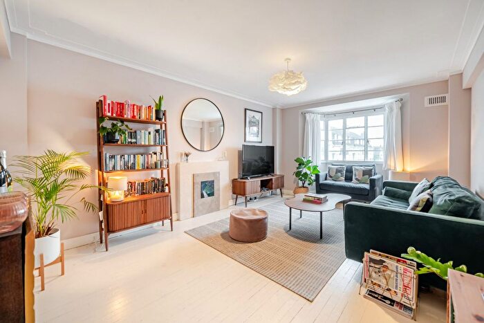 1 Bedroom Flat For Sale In Corner Fielde, Streatham Hill, London, SW2