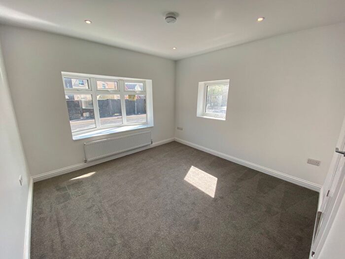 2 Bedroom Flat To Rent In Jeyes Road, Gillingham, ME7