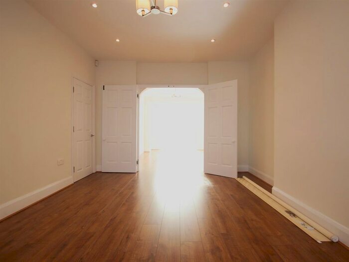 3 Bedroom Terraced House To Rent In Long Lane, London, N3