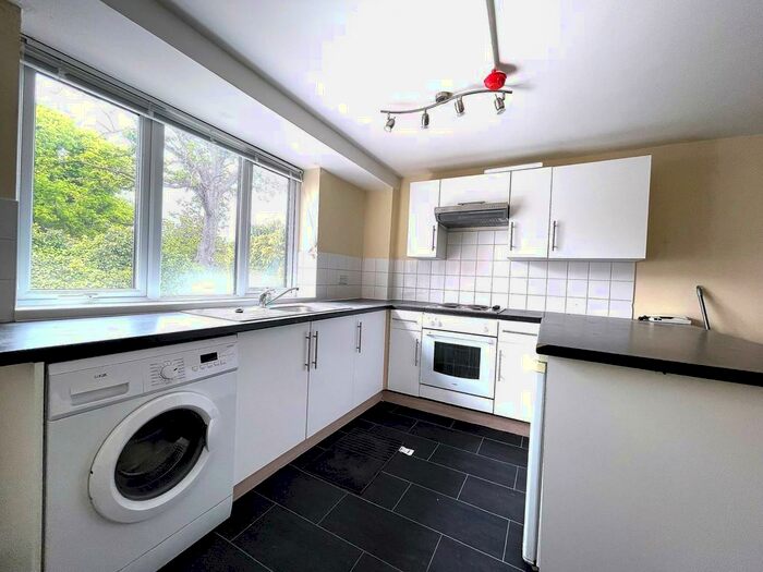 2 Bedroom Flat To Rent In Field End Road, Pinner, HA5