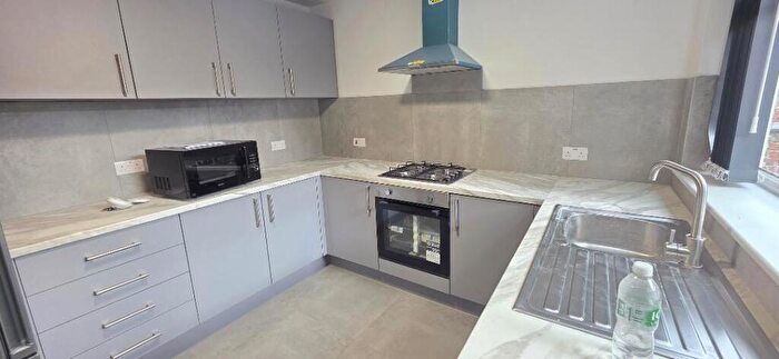 4 Bedroom House To Rent In Kensington Avenue, Manchester, M14