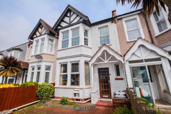 1 Bedroom Flat To Rent In Westborough Road, Westcliff-On-Sea, SS0