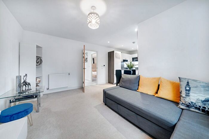 1 Bedroom Flat To Rent In Adenmore Road, London, SE6