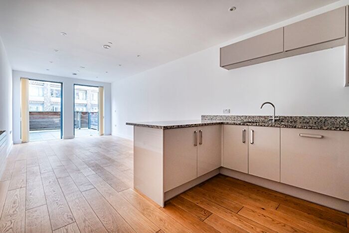 3 Bedroom Flat To Rent In Charles Clowes Walk, Wandsworth, SW11