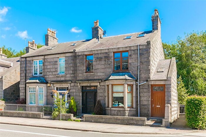 3 Bedroom Flat To Rent In Holburn Street, Aberdeen, AB10