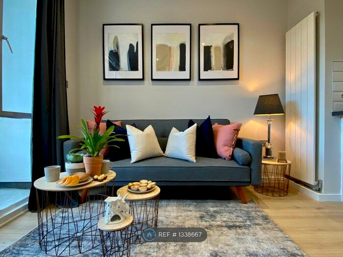 2 Bedroom Flat To Rent In Hammersmith, London, W6