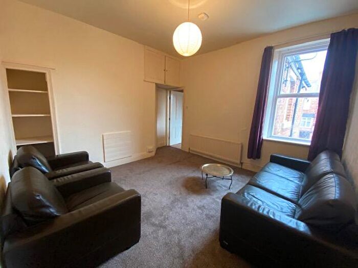 3 Bedroom Flat To Rent In Wingrove Avenue, Fenham, NE4