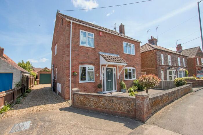 3 Bedroom Detached House For Sale In Lynn Road, Dersingham, PE31