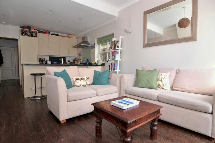 2 Bedroom Flat To Rent In Halford Road, Fulham, SW6