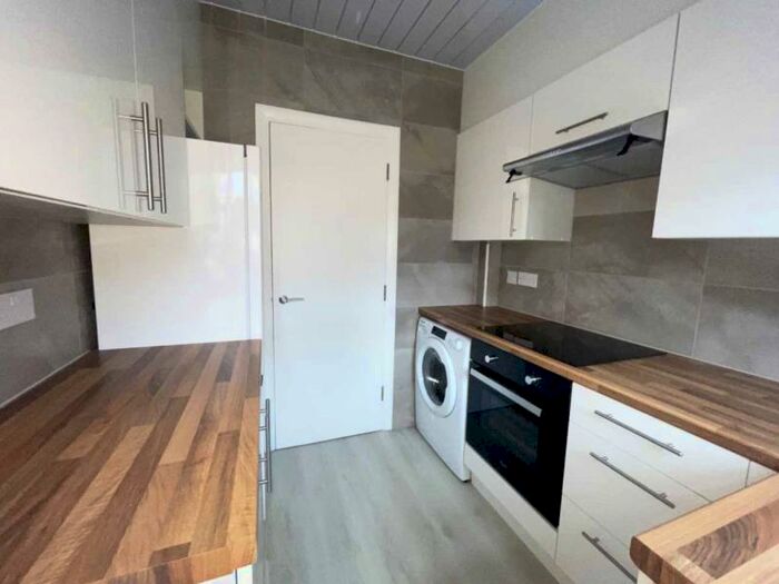 4 Bedroom Semi-Detached House To Rent In Ash Crescent, Headingley, Leeds, LS6