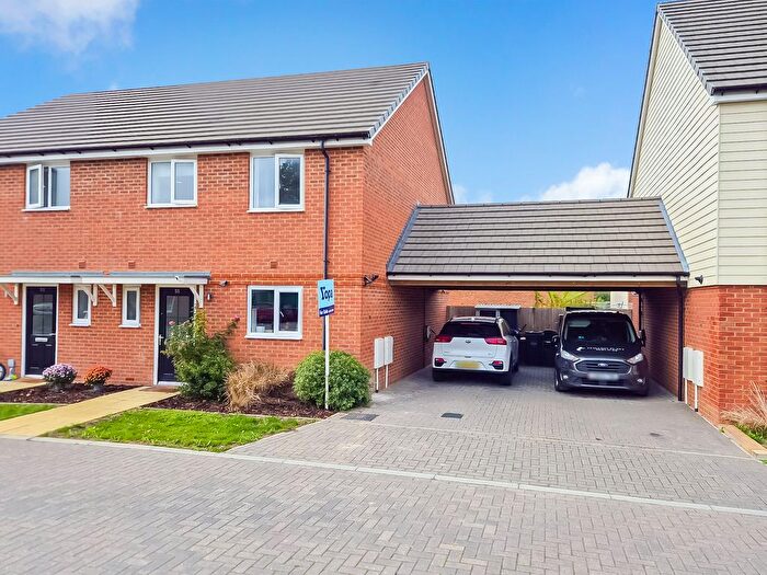 3 Bedroom Semi-Detached House For Sale In Goldcrest Drive, Hassocks, BN6