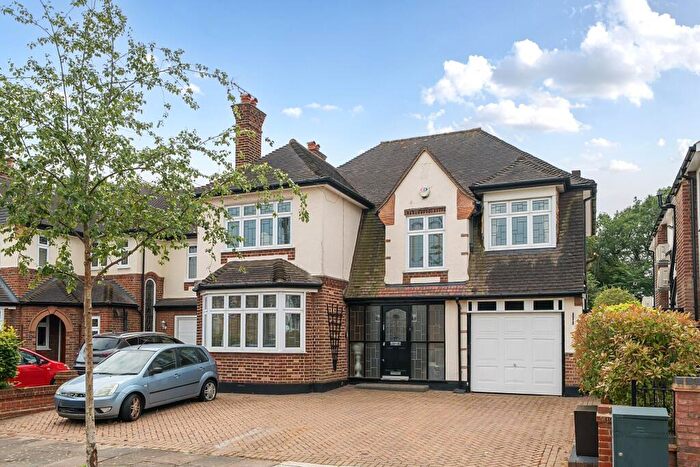 4 Bedroom Detached House For Sale In Links Avenue, Gidea Park, RM2