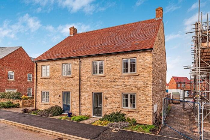 3 Bedroom Semi-detached House To Rent In Cowells Road, Woodstock, OX20