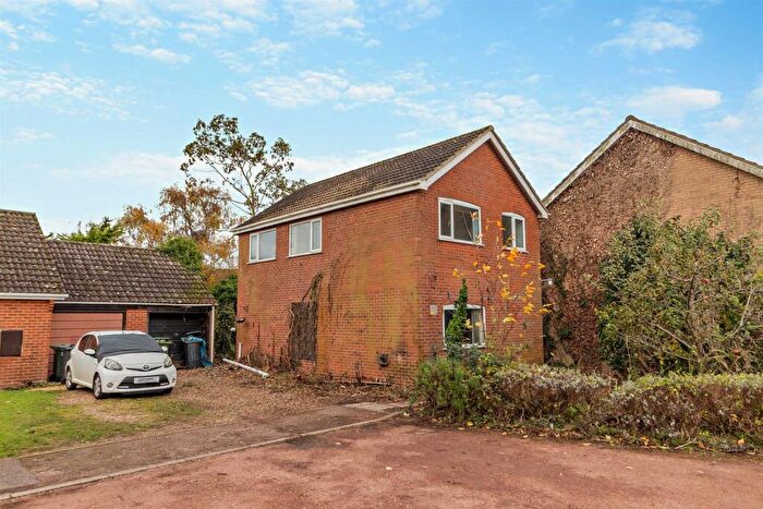 3 Bedroom Detached House For Sale In Burgess Way, Brooke, NR15