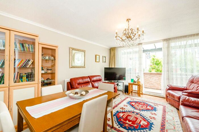 2 Bedroom Flat To Rent In Fladbury Road, Harringay, London, N15