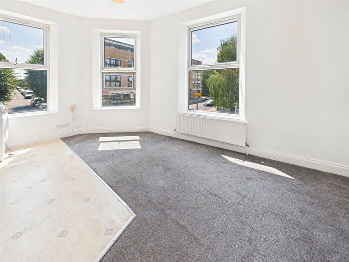 2 Bedroom Flat To Rent In Heath Road, Twickenham, TW1