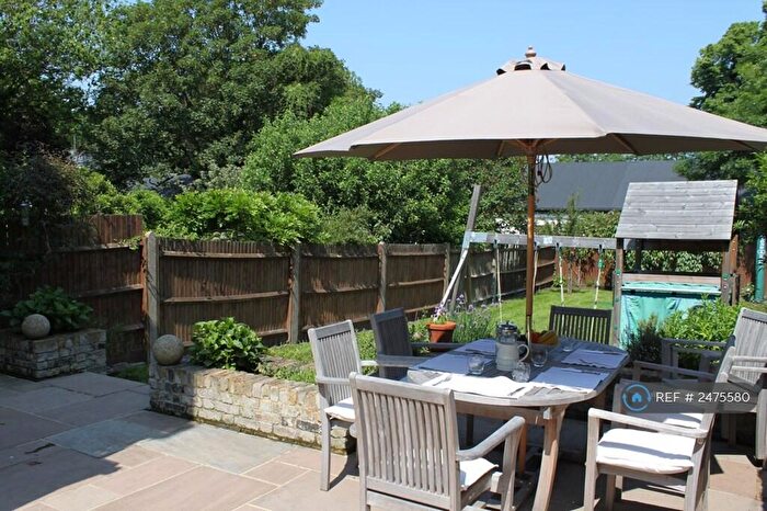 4 Bedroom Semi-Detached House To Rent In Grove Park, London, SE5