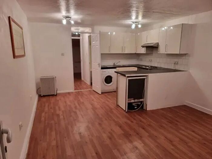 1 Bedroom Flat To Rent In Abingdon Close, London, SE1