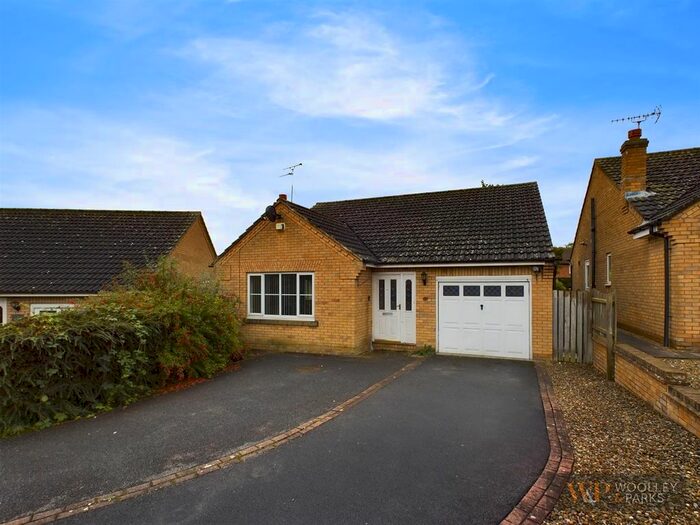 2 Bedroom Detached Bungalow For Sale In Northfield Close, Driffield, YO25