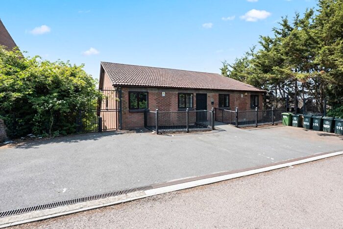2 Bedroom Flat To Rent In Mounts Road, Greenhithe, DA9