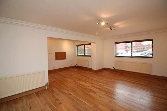 2 Bedroom Property To Rent In Spencer Close, London, N3