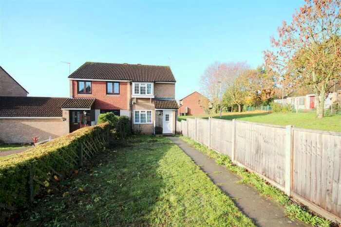 2 Bedroom House To Rent In The Foxgloves, Hemel Hempstead, HP1